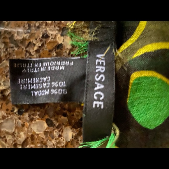 Versace Collection Shawl in printed Modal-Cashmere - Picture 5 of 9